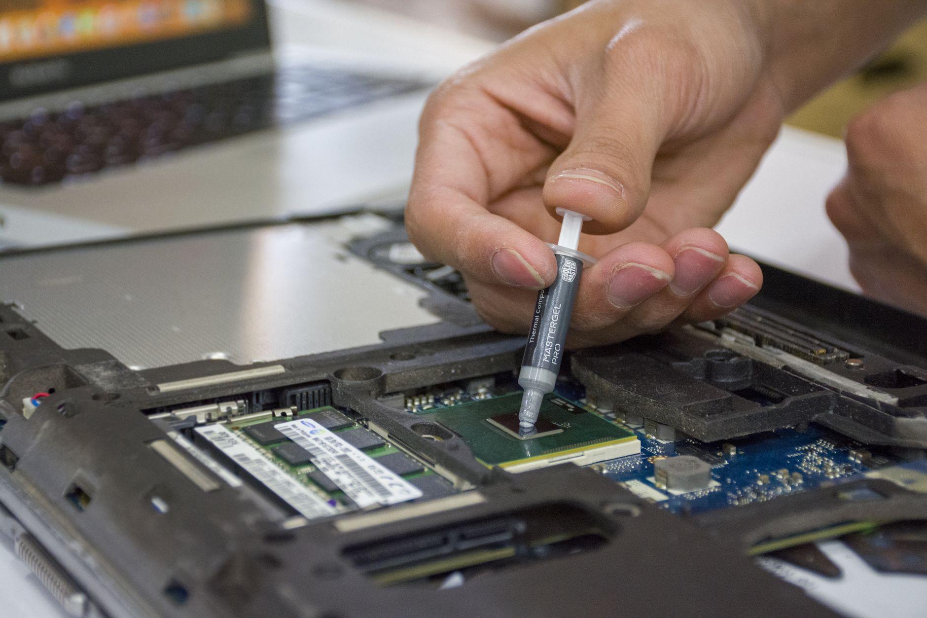 Illustration of How Thermal Paste Application Quietly Affects Your CPU Temperatures