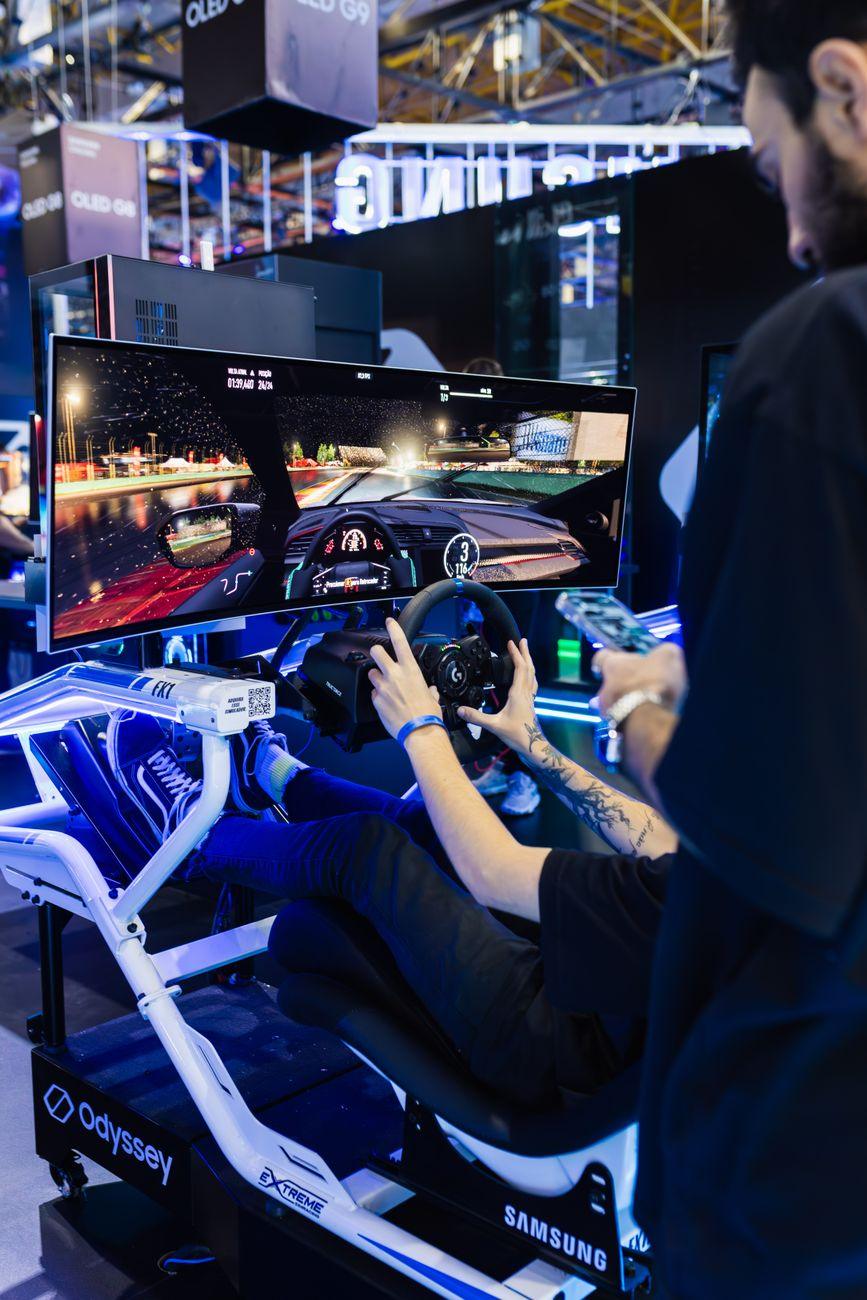 Illustration of How Ultrawide Monitors Change the Way You Experience Games